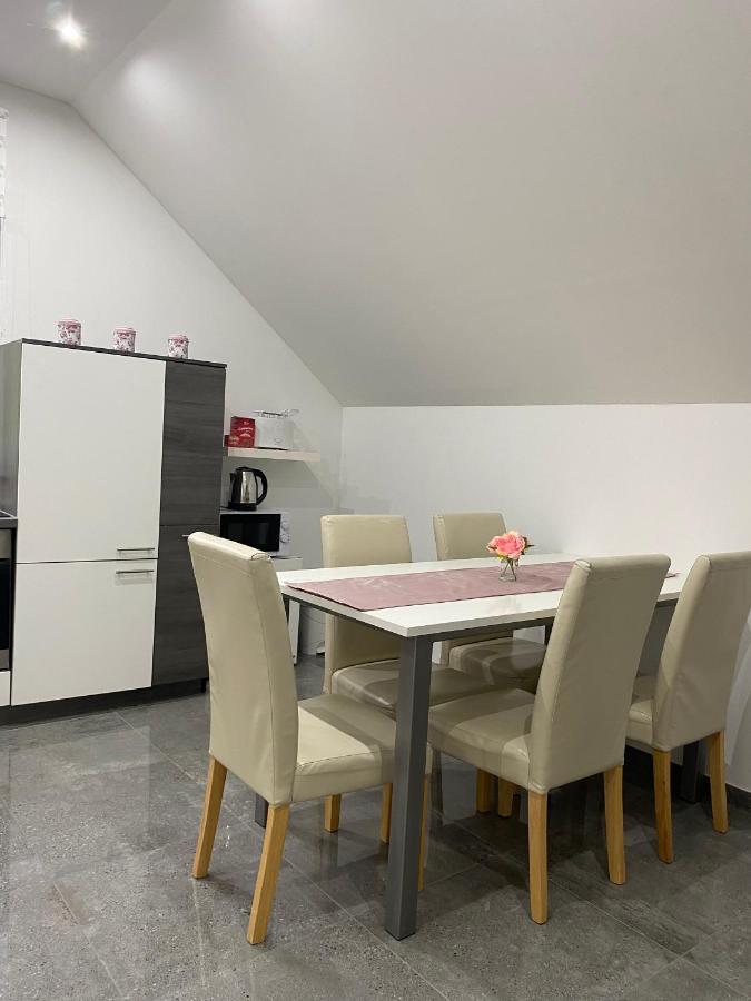Apartma Azurre * Postojna